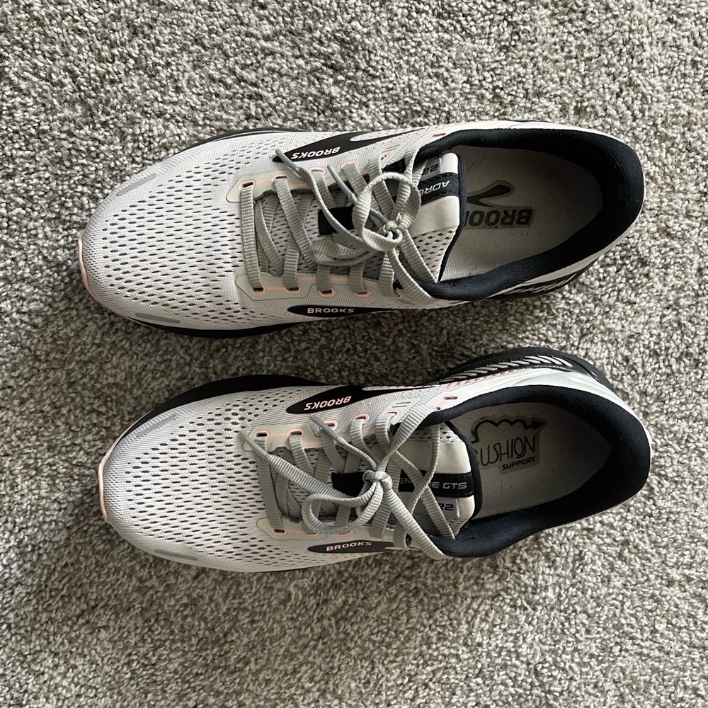 Brooks adrenaline size 10